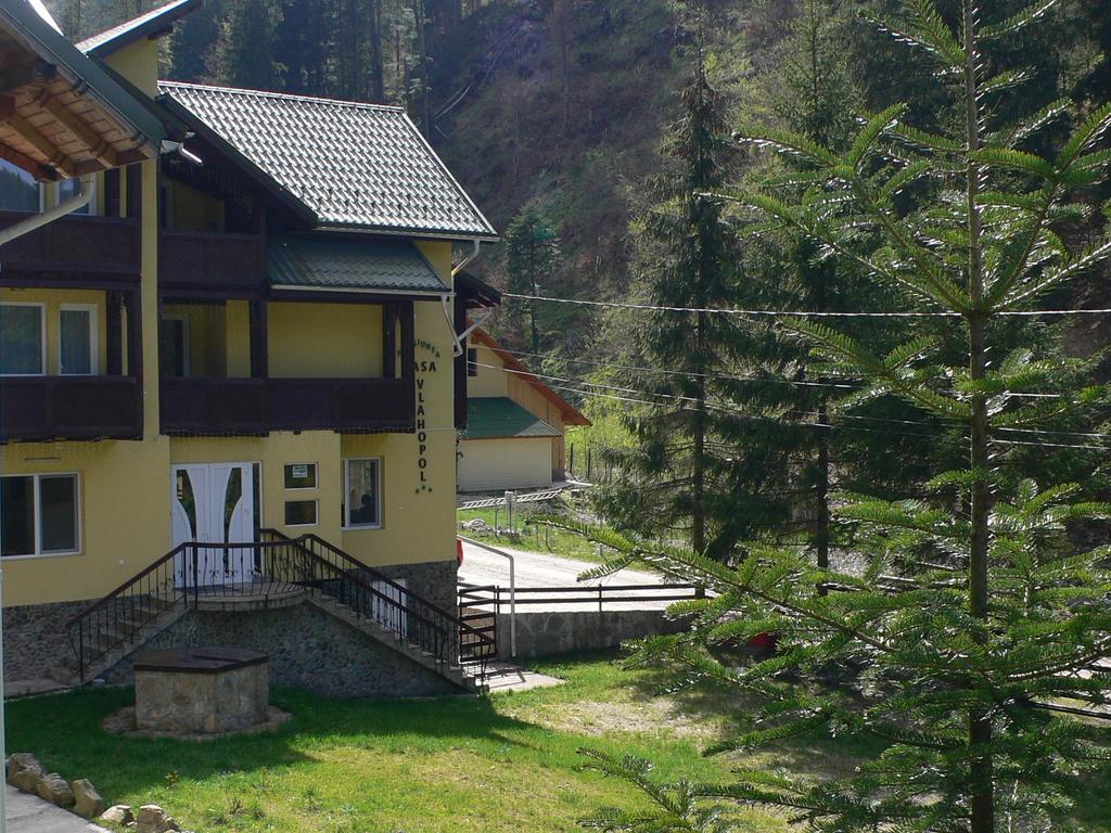 Pensiunea Vlahopol Pojorâta Exterior photo